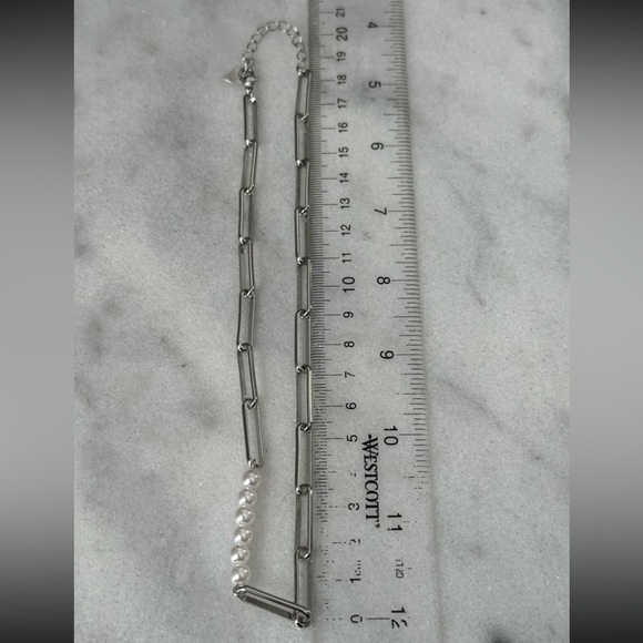 COPY - Silver Chain Link Pearl Choker Necklace
Brand New - Picture 4 of 5